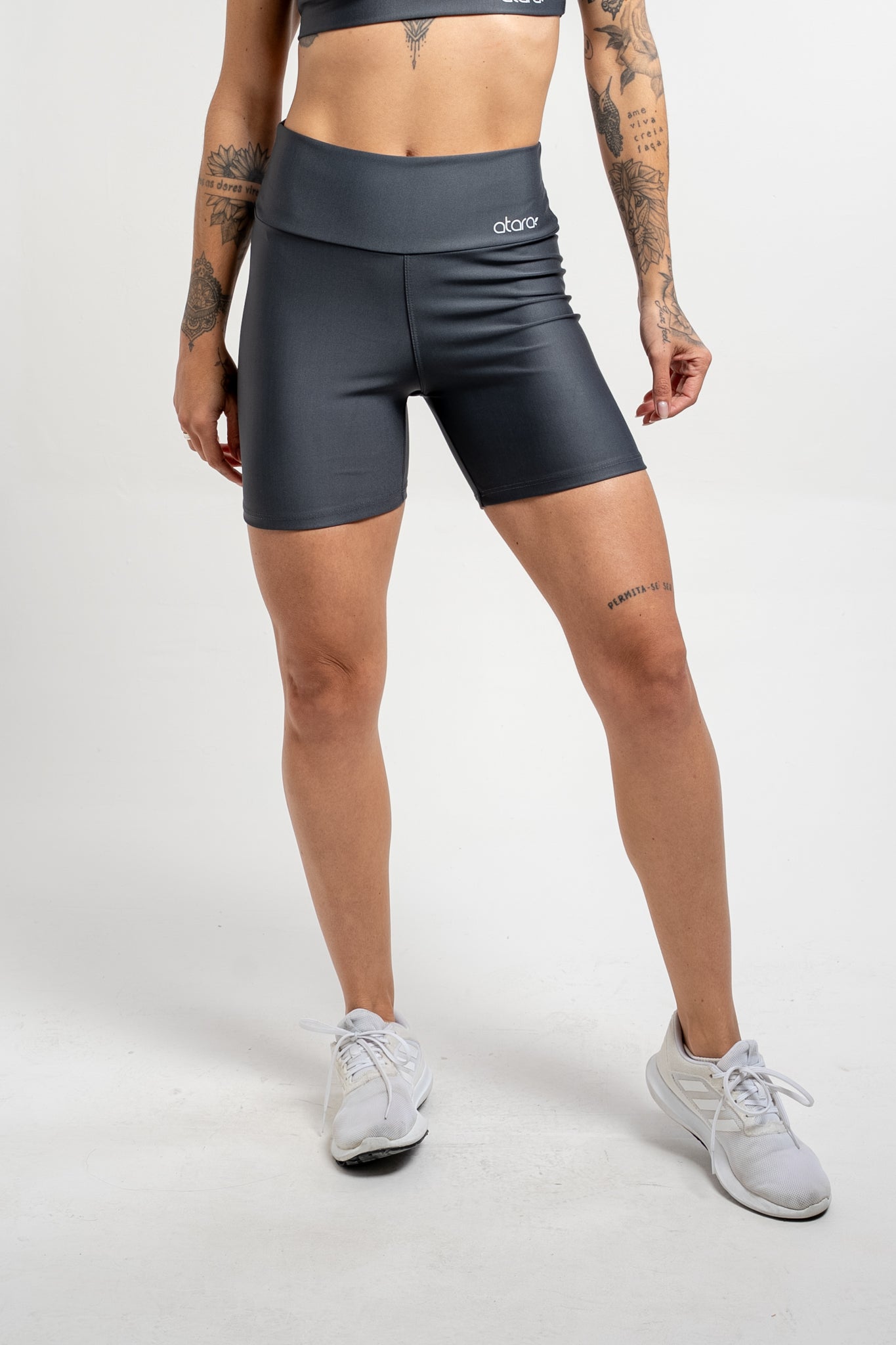 Bermuda Básica Lisa Chumbo - atarafitness