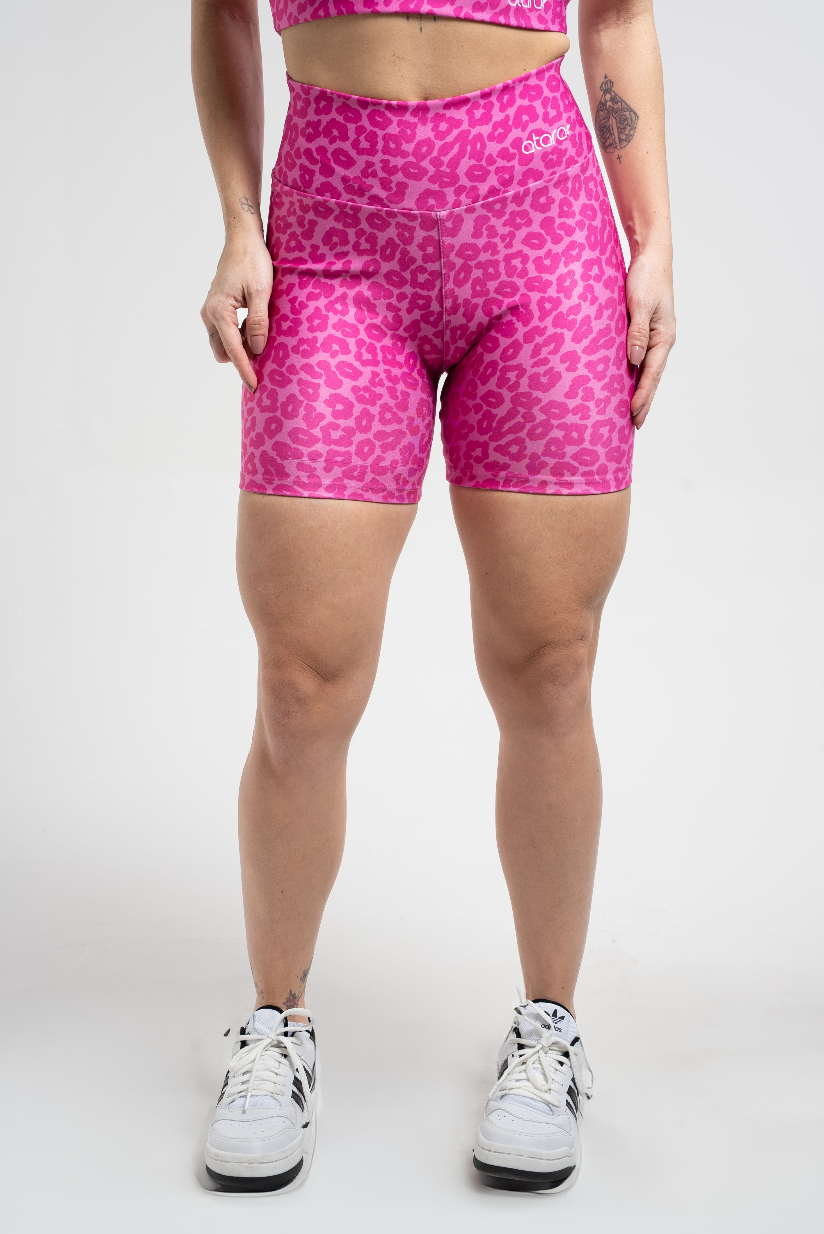 Bermuda Estampa Localizada Onça Rosa Pink - atarafitness