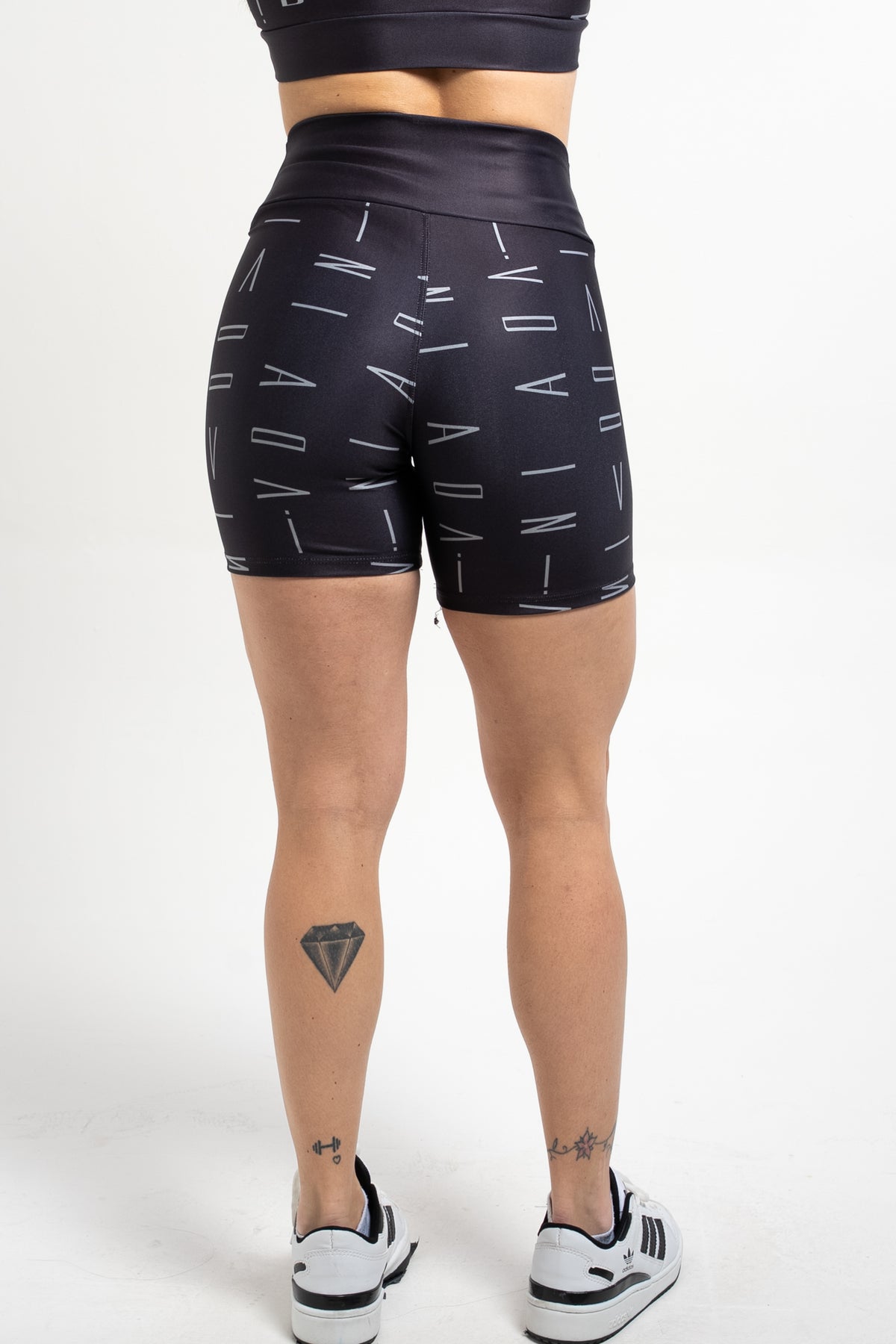 Bermuda Estampa Divina Preto - atarafitness